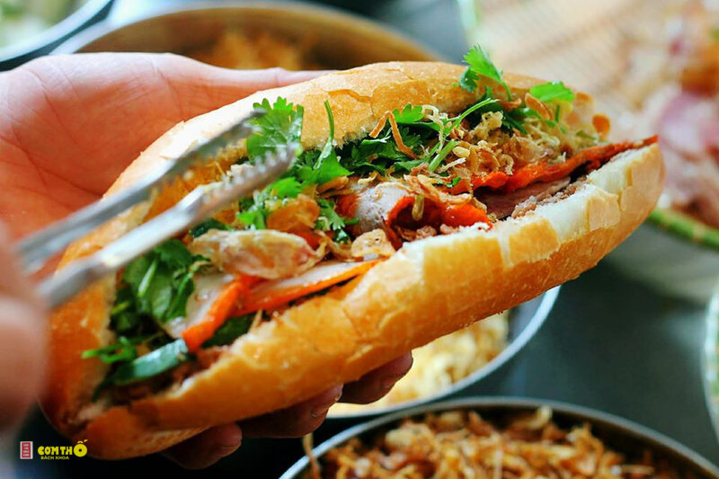 Bánh mì Việt Nam - 6. Bánh mì heo quay Bánh mì Việt Nam - 6. Bánh mì heo quay