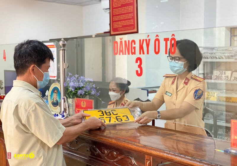 Biển đăng ký xe - Phân biệt vật gắn trên xe với chứng nhận