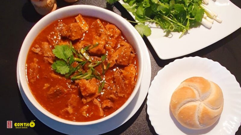 Bò sốt vang - 1. Chọn bắp bò và gân bò