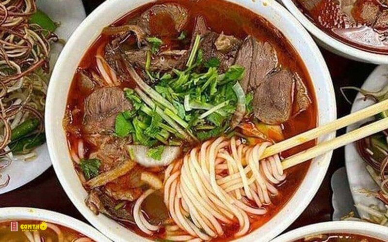Bún bò Huế - 7. Nêm theo vị Huế: mặn, cay, hơi ngọt