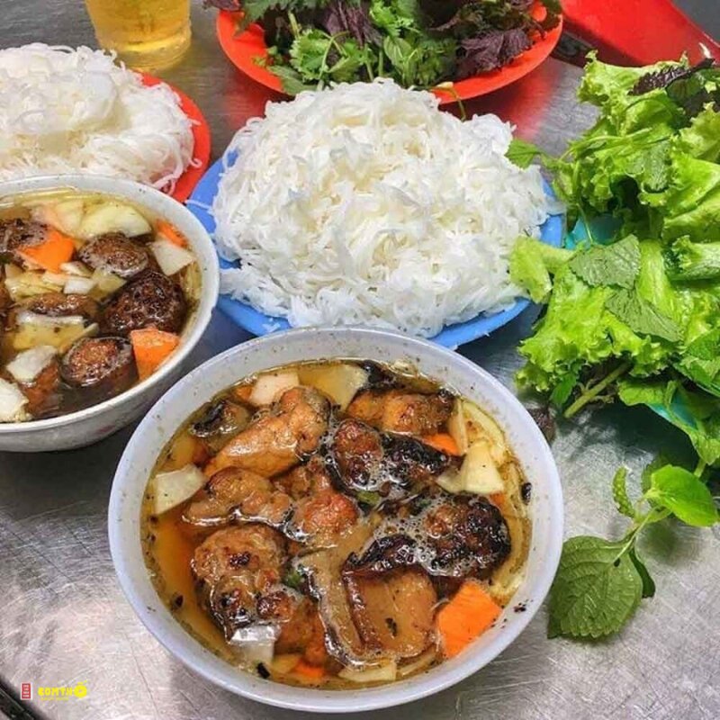 Bún chả - 3. Vo chả viên vừa tay