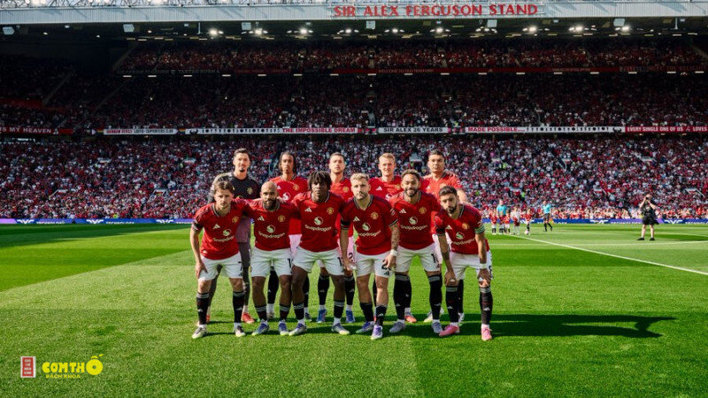 Câu lạc bộ bóng đá Manchester United - Sân mở cửa từ năm 1910