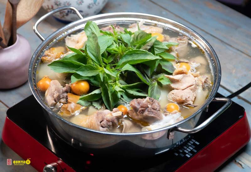 Lẩu gà lá é - Bước 4: Nấu và nêm nồi lẩu