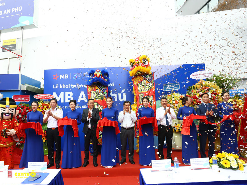 MB Bank - Một thao tác khóa không mặc nhiên áp dụng cho mọi thành phần