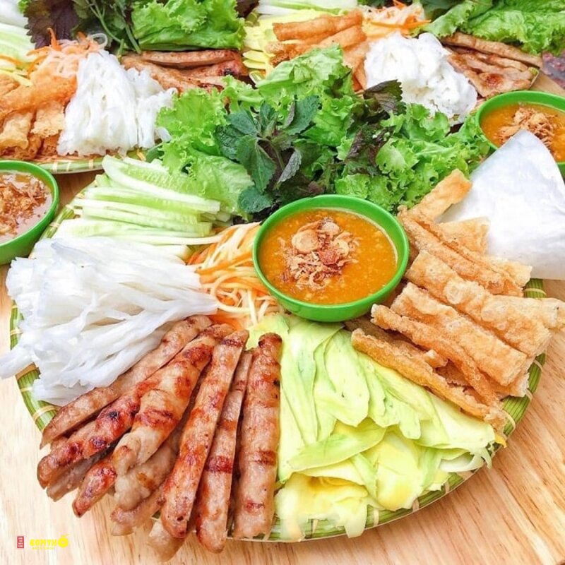Nem nướng Nha Trang - Chấm nước sốt đặc trưng