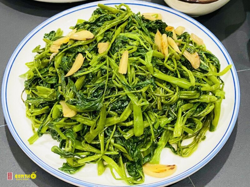 Rau muống xào tỏi - Món rau quốc dân