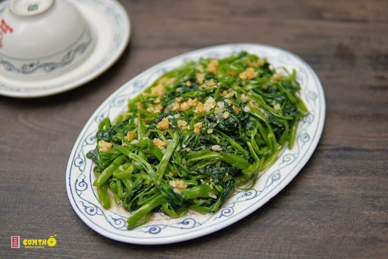 Rau muống xào tỏi - Bước 1: Nhặt và rửa rau