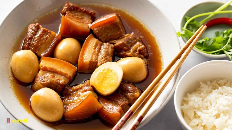 Thịt kho tàu - 1. Chọn thịt ba chỉ đều lớp